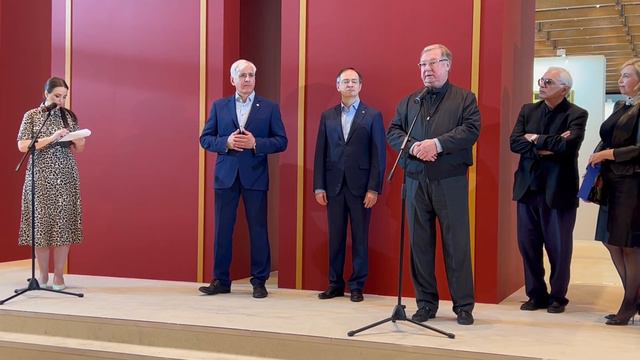 Сергей Степашин посетил выставку Василия Нестеренко «Мы - русские, с нами Бог!» в ЦВЗ «Манеж» смотреть онлайн