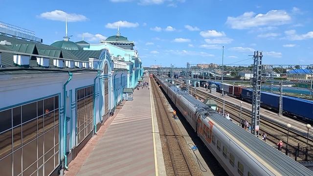 2ЭС6-299 с грузовым поездом + ЭП2К-100 с поездом №95 Барнаул-Москва. смотреть онлайн