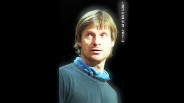 Simon Keenlyside sings Mandoline by Debussy. смотреть онлайн
