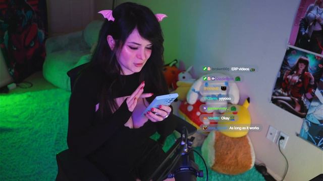 Pinkchyu Shows Her Makima Cosplay смотреть онлайн