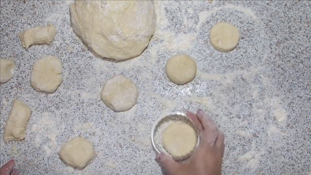 Сырники из творога, по классическому рецепту на сковородке. Вкусный завтрак для всей семьи. смотреть онлайн