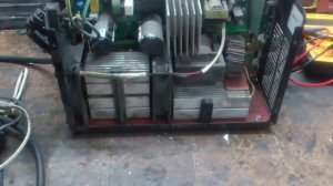 Ремонт сварочного инвертора Ресанта САИ220. Бахнул конденсатор.