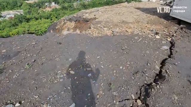 Трещина пошла по насыпи смотреть онлайн