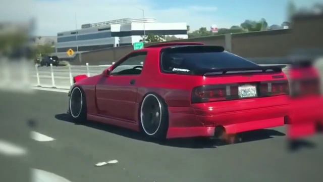 Mazda Rx-7 's spitting flames FD3S FC3S смотреть онлайн