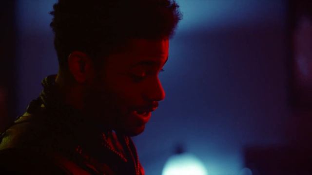 Black Lightning 4x09 Painkiller interrogates the enemy in bar смотреть онлайн
