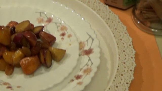 Десерт из батата с изюмом, корицей и мандаринами. смотреть онлайн
