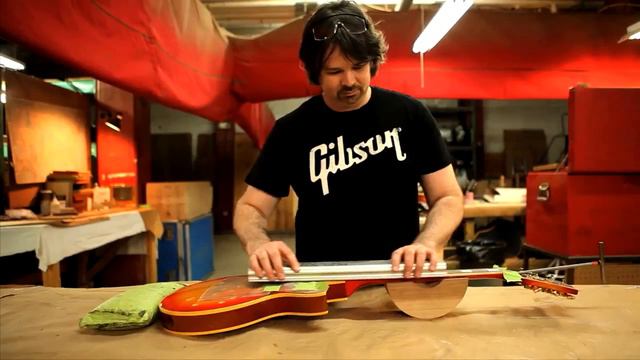 Gibson NV200 Mobile Repair & Restoration Van смотреть онлайн