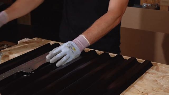 How to install a lifeline support for corrugated metal roofs - SHIELD - Rothoblaas смотреть онлайн