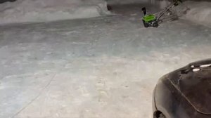 Greenworks SN2300 снегоуборщик