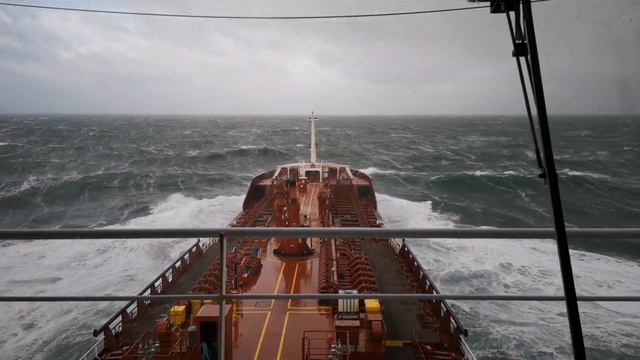 North Sea Violent Storm - Huge Waves смотреть онлайн