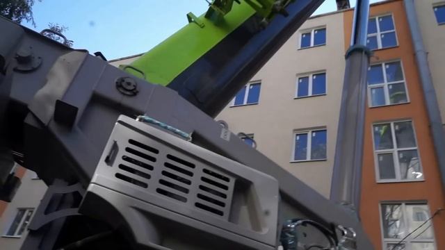 Мариуполь. Жители стали жить и зарабатывать . смотреть онлайн