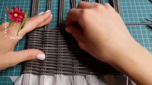 Плетение прямоугольной крышки из бумажной лозы.