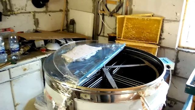 Подробный обзор медогонки-автомат от Пчелотехники смотреть онлайн