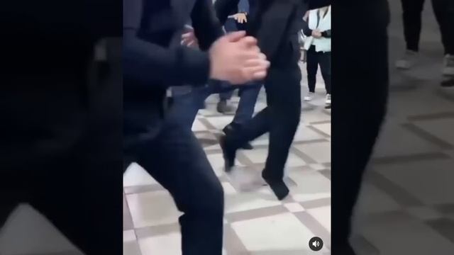 Таймураз Дзускаев танец на носках смотреть онлайн