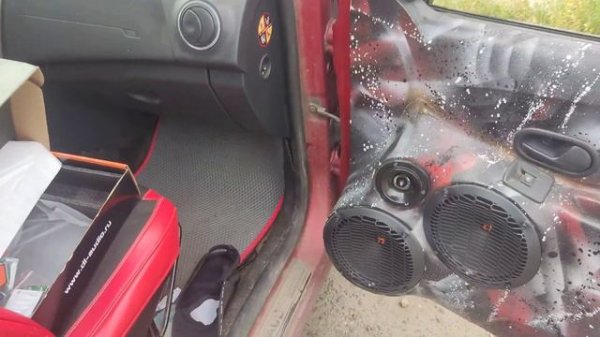 распаковка , обзор и установка усилителя dl audio raven 2.750