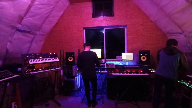 NEBERDINE// DX7, Prophet-12, OB-6, Prologue, MS2000 смотреть онлайн