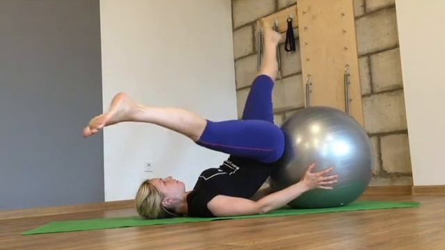Pilates с использованием fit ball смотреть онлайн