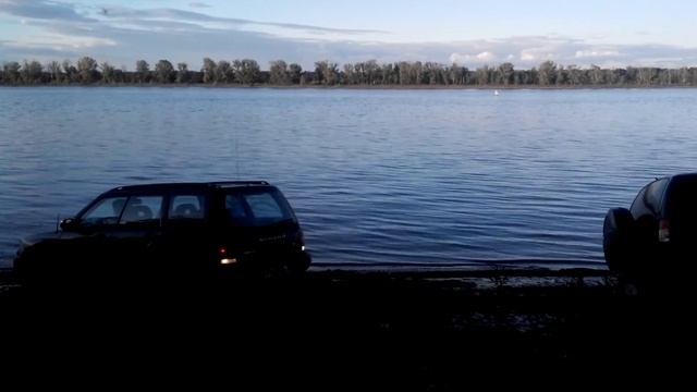 Subaru Forester1& 2Нивы по болоту смотреть онлайн