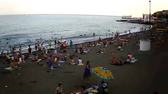 Вебкамера "Центральный пляж". Запись 27.06.2016 19:00:02 смотреть онлайн
