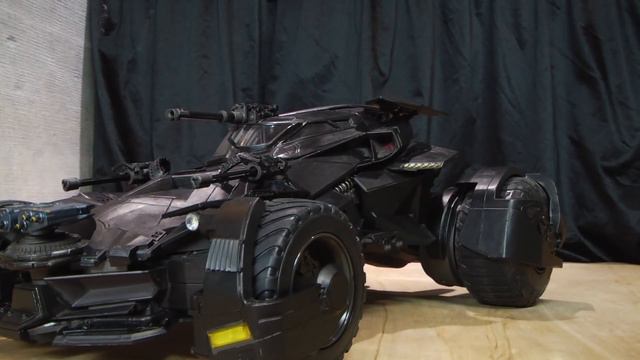 RE-PAINTED MATTEL JUSTICE LEAGUE ULTIMATE BATMAN BATMOBILE! 😮 смотреть онлайн