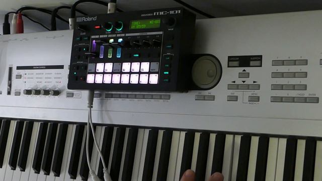 Roland MC-101: Quick tour, then lots of synth sounds! смотреть онлайн