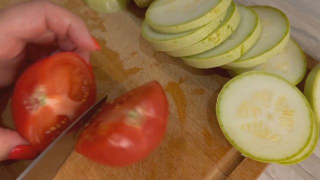 Рис с овощами в духовке. Простое блюдо из кабачка в духовке. смотреть онлайн
