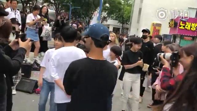【BOY STORY】Hongdae Busking 20180520 p20 (group photo) смотреть онлайн