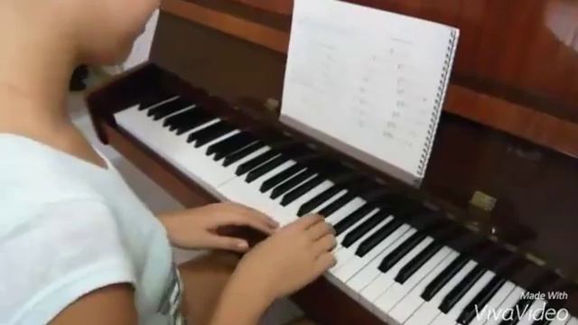 Я играю на пианино😂 смотреть онлайн
