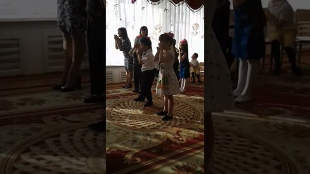 Губки бантиком танец детей на утренике павлодар 7.03.2017 смотреть онлайн