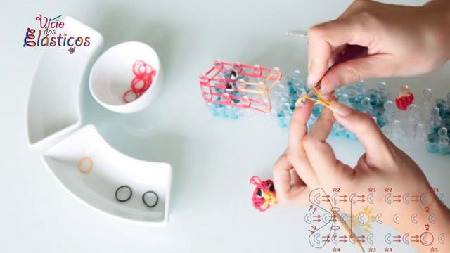 Como fazer Angry Bird Vermelho de elásticos no Tear (também para lápis) - Rainbow Loom смотреть онлайн