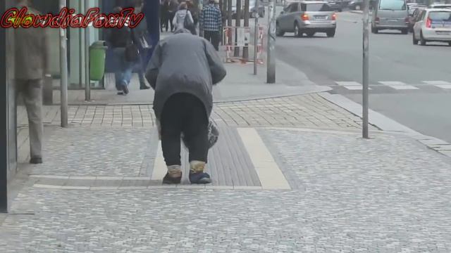 УРОНИТЬ КОШЕЛЁК ПЕРЕД БЕЗДОМНЫМ! Награда 1000$ если он его вернёт! Соц Эксперимент смотреть онлайн