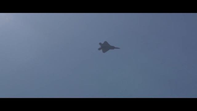 F-22 Raptor in a FLAT SPIN!!! смотреть онлайн