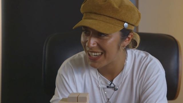 "I Used To Play Centre-Half, But I'm Rubbish!" | Retro Games with Freddie Flintoff ? смотреть онлайн