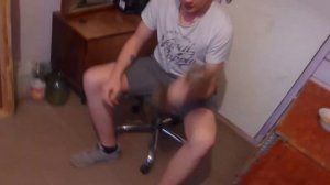 Как раздавить сырое яйцо одной рукой? l Эксперименты с яйцом