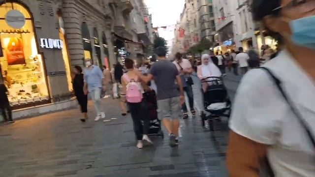 İstanbul Istiklal Caddesi Den Taksim E  Yürüyüş