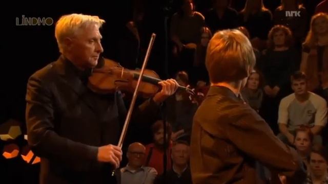 Monti's 'Czardas' - two violins and a piano. смотреть онлайн