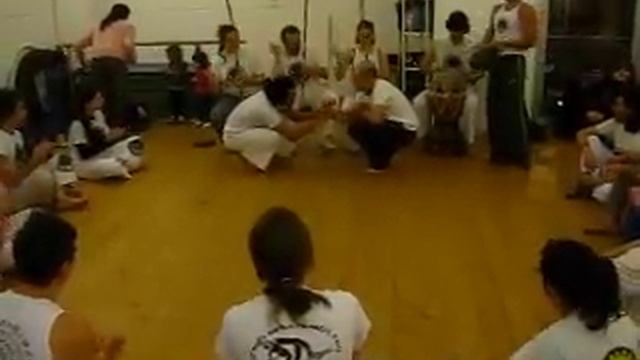 Contramestre Venenoso (C. I. Gira Mundo Capoeira) e allievi Angola Palmares Pisa e Firenze смотреть онлайн