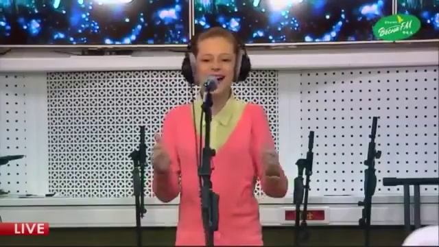 Юная девочка перепела певицу Iowa 'Улыбайся' cover смотреть онлайн