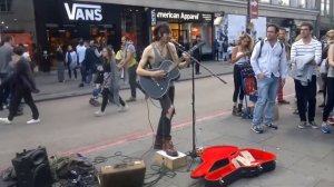 Уличный гитарист виртуоз  из Лондона