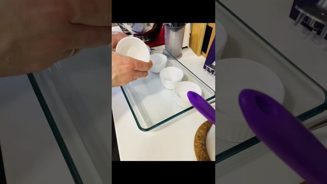 Готовим Крем-брюле (фр. Crème Brûlée, букв. «обожжённые сливки») Рецепт смотри в комментариях