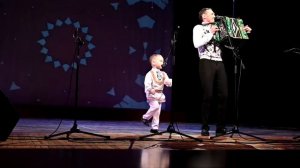 Малыш всех удивил на гармошке танец Александр Марков марийский концерт еще видео в описании