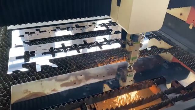 Лазерная резка нержавеющей стали (AISI 304) смотреть онлайн