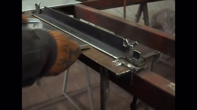 Простой самодельный листогиб/Simple homemade sheet metal brake смотреть онлайн