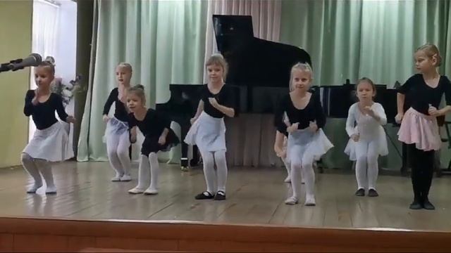 Виктория 6 лет, танцы, первое выступление смотреть онлайн