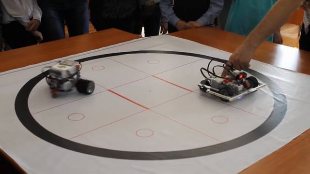 Соревнование роботов в свободной категории Сумо | Фестиваль "От робота к роботу 2016" смотреть онлайн