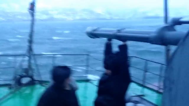 Чуть не унесло за борт! Срочная служба! Военный корабль МПК 82 смотреть онлайн