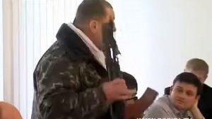 Сашко Белый с автоматом в руках