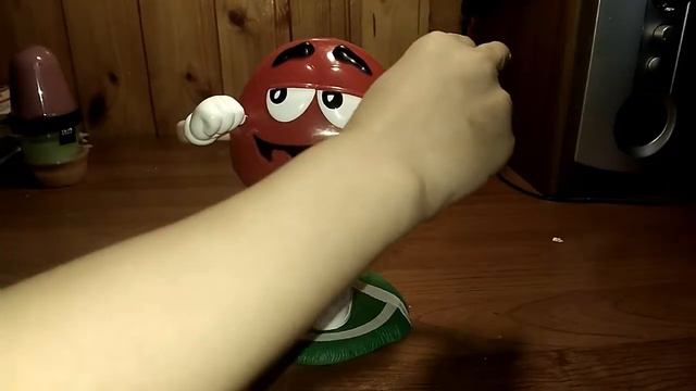 Обзор M&M's Большой красный футболист) смотреть онлайн