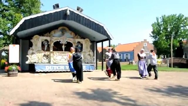 Dutch Folk Dance (2)