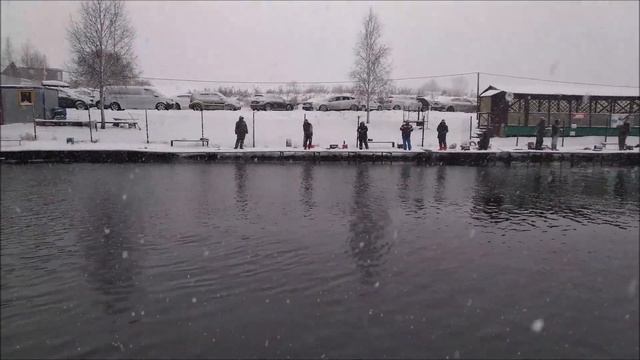 Поимки в снегопад по открытой воде!!!Клевое Место д.Савельево смотреть онлайн